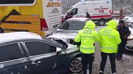 TEM'de 6 araç birbirine girdi! İstanbul yönü trafiğe kapandı