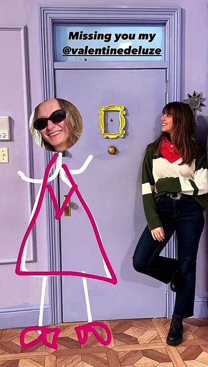 Laetitia Hugues visite la "Friends Experience" à Paris Expo, Porte de Versailles. Le 2 février 2023.