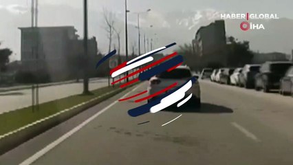 Aniden şerit değiştirip kazaya neden oldu! O anlar kamerada