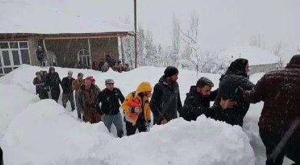 KARDAN YOLU KAPALI KÖYDEKİ ŞEKER HASTASI KADIN İÇİN SEFERBER OLDULAR