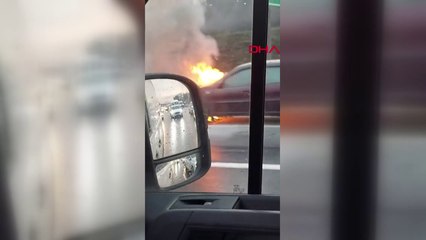 Ümraniye'de araç alev alev yandı