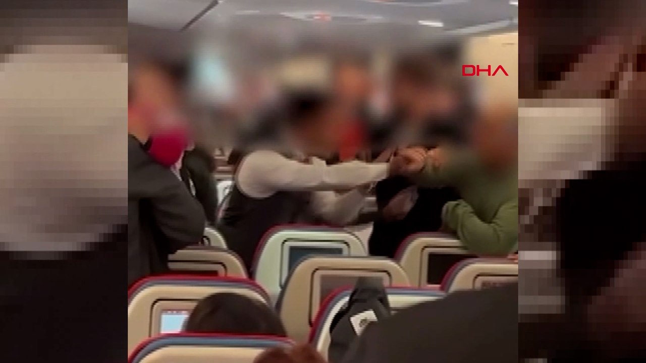 Uçaktaki yolcuların kavgası kamerada