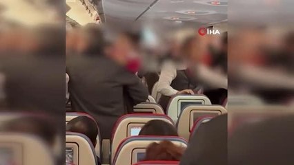 THY uçağında yolcular arasındaki kavga kameraya böyle yansıdı