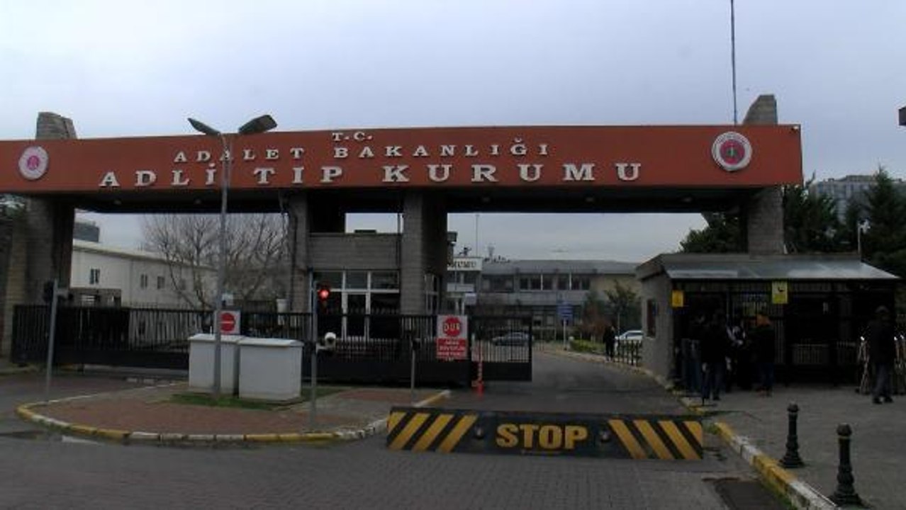 BAHÇELİEVLER'DEKİ İETT OTOBÜSÜ KAZASINDA ÖLEN KADININ CENAZESİ ADLİ TIPTAN ALINDI