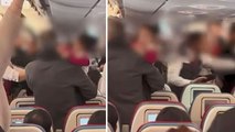 Uçakta yolcuların kavgası kamerada