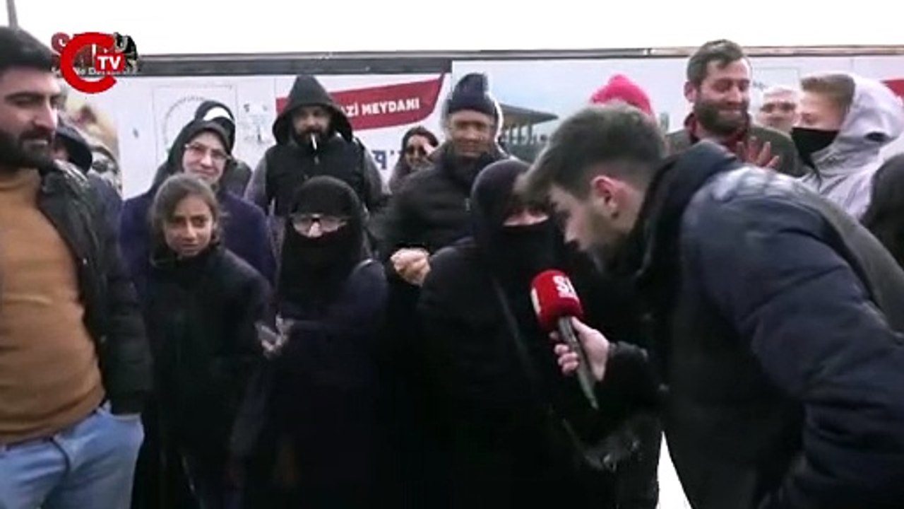 Sokak röportajında konuşan AKP'li kadından şok ifadeler: ''Erdoğan, Peygamber Efendimizin varisidir, arkadaşıdır.''