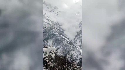 Hakkari'de çığ düştü! O anlar kamerada