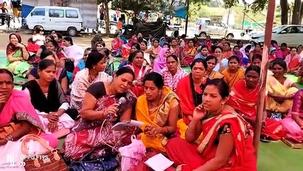 आंबा कार्यकर्ताओं का एक गुट हड़ताल पर, दूसरा गुट कर रहा तैयारी