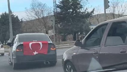 KONVOYDA ARAÇLARIYLA ZİKZAK YAPIP, ATEŞ AÇANLARA 9 BİN TL CEZA