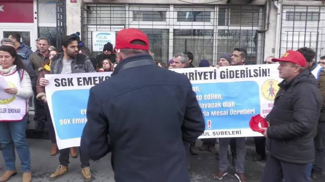Sgk Emekçileri İstanbul'da 2 Ayrı Noktada Eylem Yaptı: İnsan Onuruna Yakışır Koşullarda Çalışmak, İnsanca Yaşamak İstiyoruz