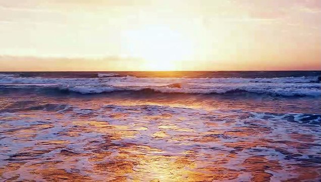 The Calming Sound of Beach Waves Crashing - Relaxing Sounds for Sleep