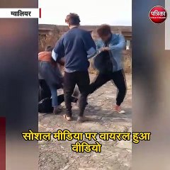 कपल के बीच दे दना दन