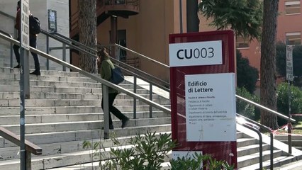 Sapienza occupata, scritte e manifesti: ''Chi sono gli assassini di Cospito''