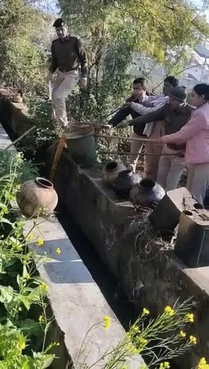 अवैध शराब पर की कार्रवाई, नौ लीटर हथकड़ शराब जब्त