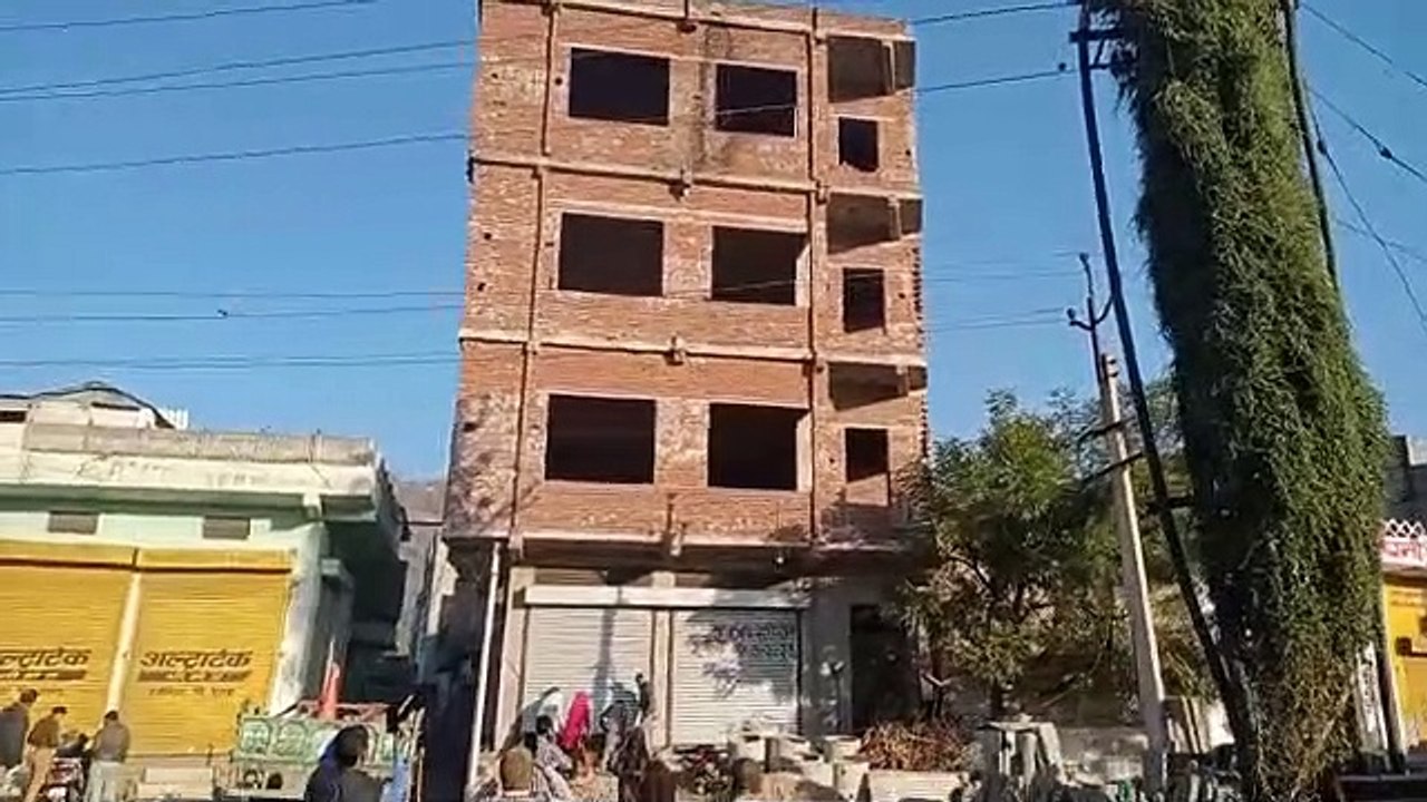 चार मंजिला अवैध इमारत सील