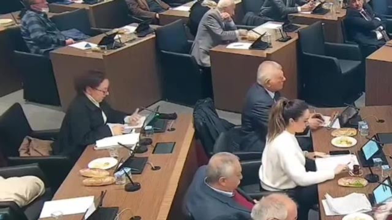 MHP'li Kütahya Belediye Başkanı Işık: "Buraya Gelen Müfettiş Yanlış, Bilinçli ve Tehditle Aldığı İfadelerle Meclis Üyelerine Bir Görüş Beyan Etmiştir"