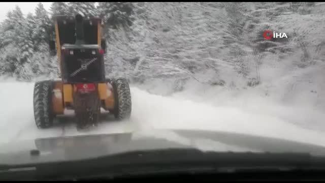 Kastamonu'da kar yağışı sebebiyle 169 köy yolu ulaşıma kapandı
