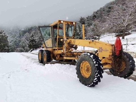 Aydın Büyükşehir Belediyesi Ekipleri Karla Mücadele Çalışmalarını Sürdürüyor