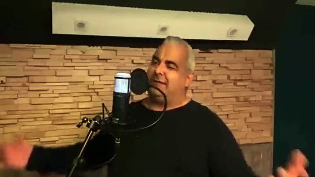 Hollanda'da yaşayan Ersoy Demir'in Hollandacaya çevirip seslendirdiği Orhan Gencebay'ın Hatasız Kul Olmaz şarkısı, sosyal medyada 1 milyondan fazla izlendi