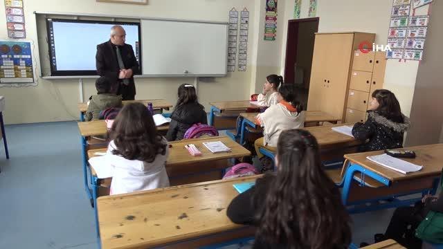 Yüksekova'da 'Kış Okulları' kursuyla öğrenciler dolu dolu bir tatil geçirdi