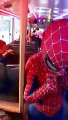 Un hombre que estaba arriba del tren logró filmar el después del ataque.