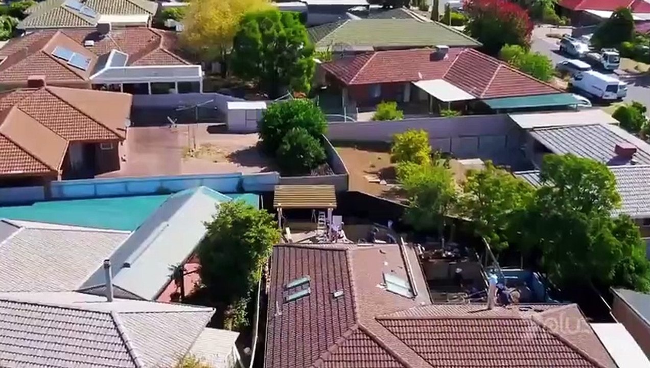 House Rules - Se7 - Ep31 - Lisa $$ Andy (SA) - Exterior Renovation Continues HD Watch