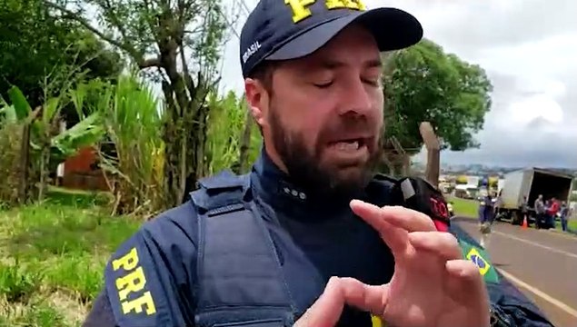 Homem tenta fugir de abordagem e acaba colidindo contra viatura da PRF