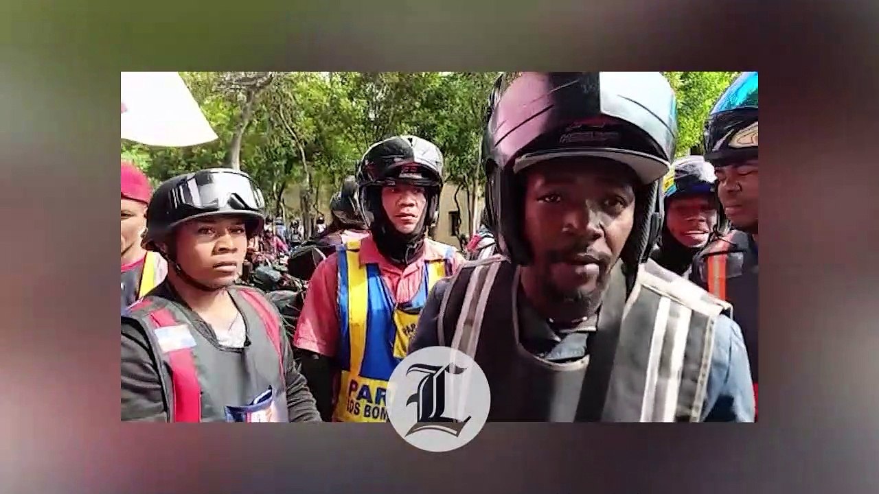 DECENAS DE MOTOCONCHISTAS SE MANIFIESTAN FRENTE AL PALACIO NACIONAL EN CONTRA DE ABUSOS POLICIALES