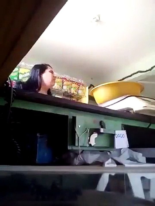 Dono de mercearia colocou ratoeira na caixa do dinheiro e apanhou ladra em flagrante