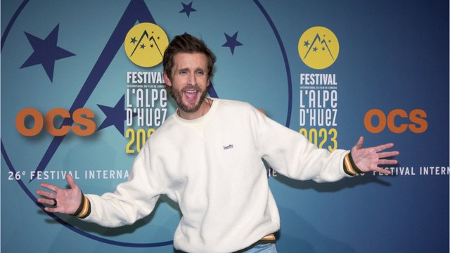 Voici - Nicky Larson et le parfum de Cupidon : Philippe Lacheau raconte sa rencontre géniale avec Pamela Anderson