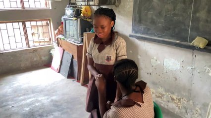 Blind Girl Expertly Braids Hair