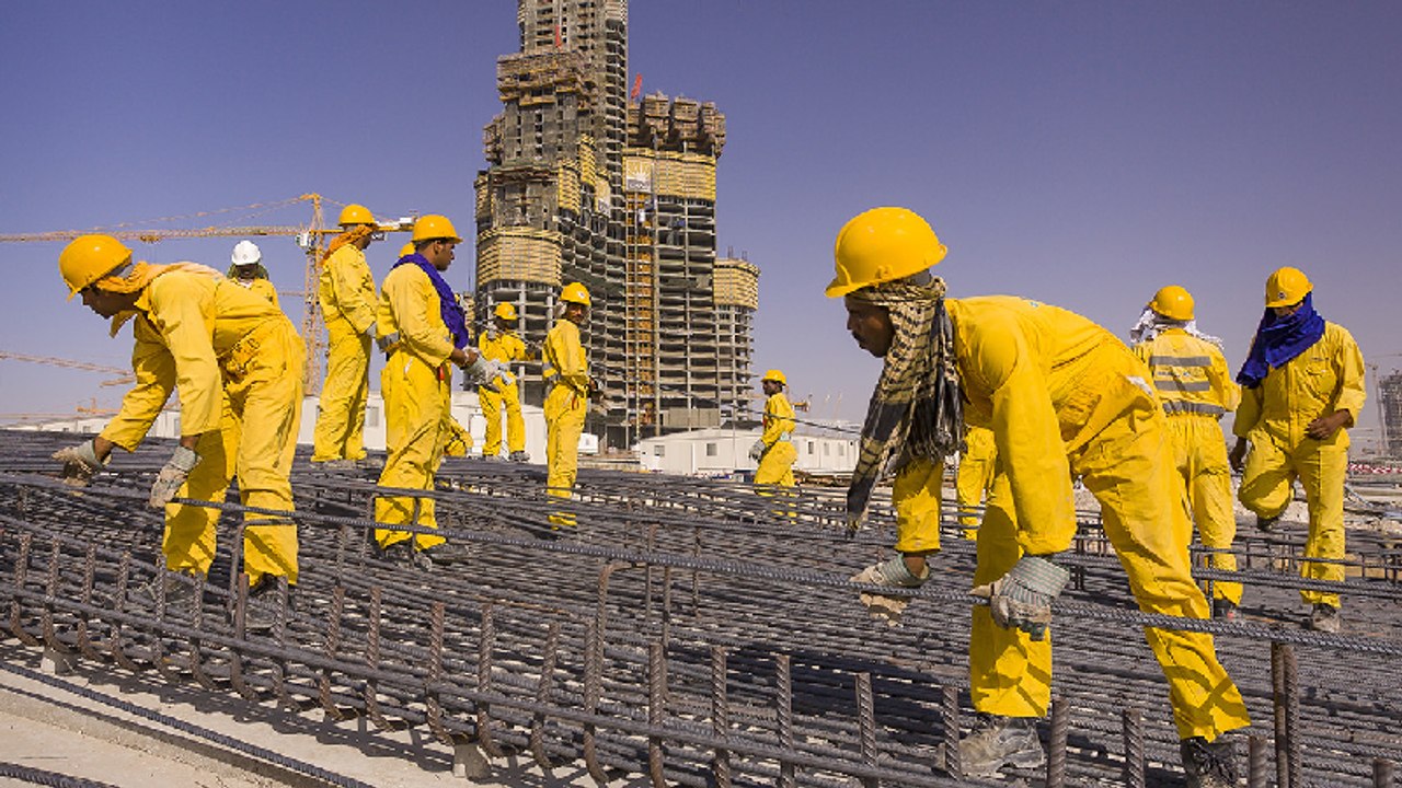 Why Do 10,000 Asian Migrant Workers Die in the Gulf Countries Every Year? | Explains
