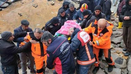 Mucize gerçekleşti! 29 saat sonra enkazdan sağ çıkarıldı