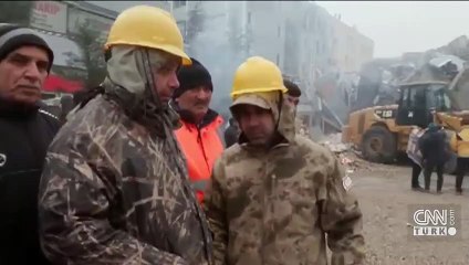 Adıyaman'da çöken otelde umutlu bekleyiş