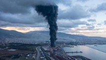 İskenderun Limanı'nda depremde devrilen konteynerlerde çıkan yangın devam ediyor