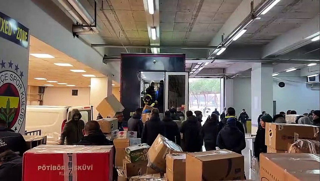 Fenerbahçe Kulübü yardım kolilerini hazırladı