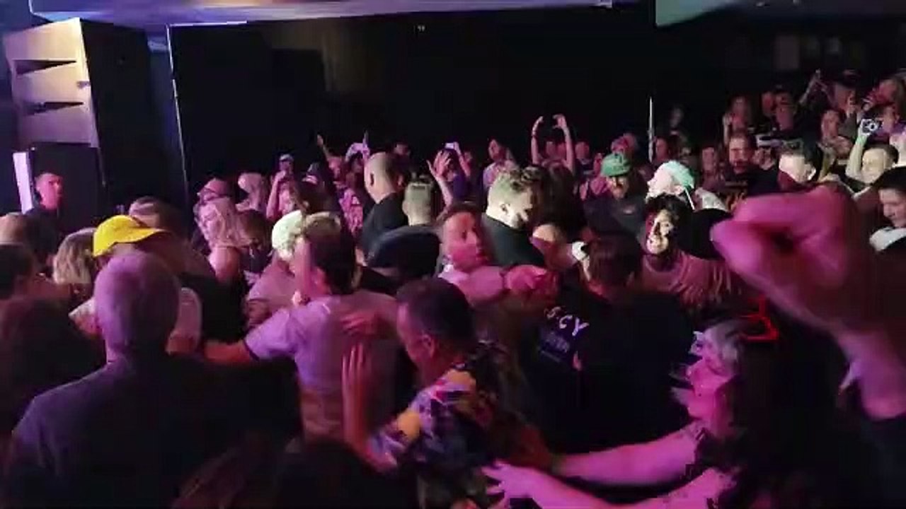 Gimme Gimmes 'I Will Survive' | 3 Feb 2023 | Illawarra Mercury