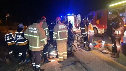 KIRIKKALE'DE KAMYONET İLE OTOMOBİL ÇARPIŞTI 1 ÖLÜ 3 YARALI