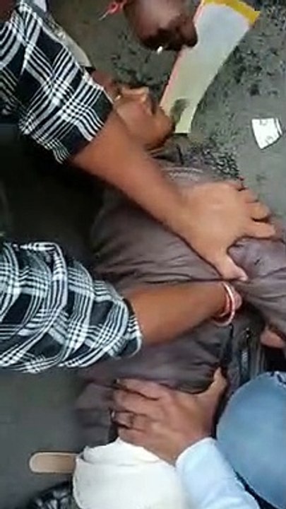 मंडला से 100 किमी पैदल चले आदिवासी, कमिश्नर ऑफि...