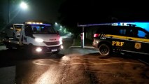 Condutor abandona Nissan Versa com alerta de furto após acidente na BR-467