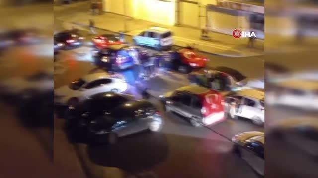 Asker eğlencesi yapan trafik magandaları silahla havaya ateş ederek korku saçtı