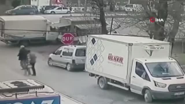Köpeğe çarpmamak için manevra yapan park halindeki kamyonete çarptı