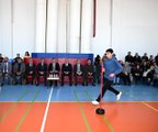 OSMANİYE'DE YETENEKLİ SPORCULARA MALZEME DAĞITILDI