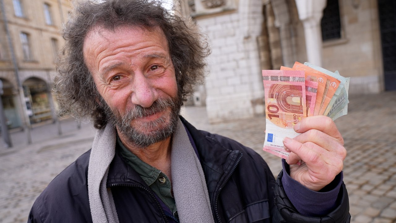 Ce passionné traque le parcours des billets en euro dans le monde grâce à leurs numéros