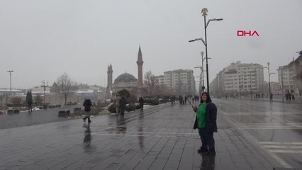 SİVAS'TA KAR YAĞIŞI; 51 YERLEŞİM YERİ YOLU KAPALI