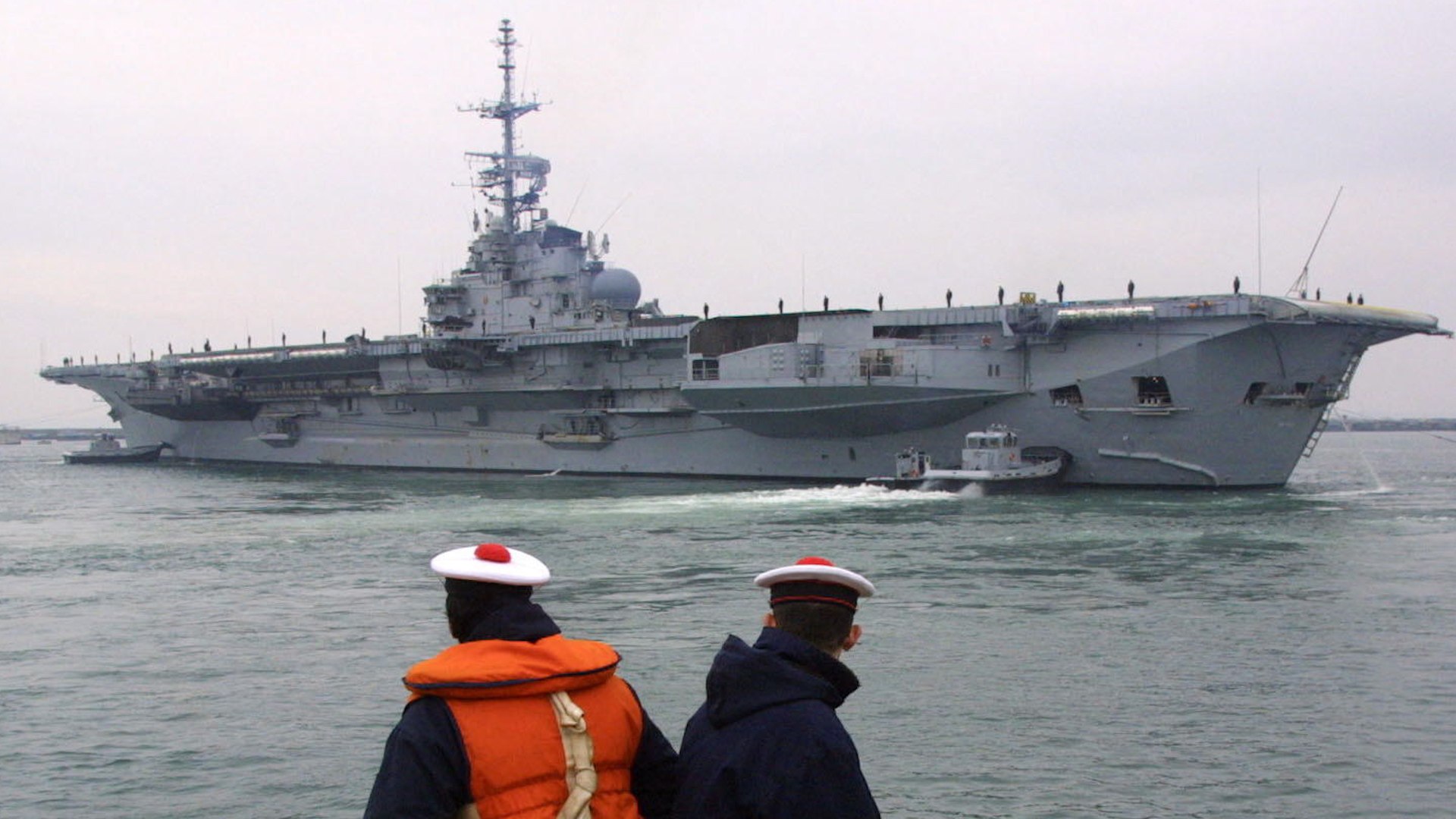 L'ex porte-avions français « Foch » a été coulé dans l'Atlantique par la  Marine brésilienne - Vidéo Dailymotion