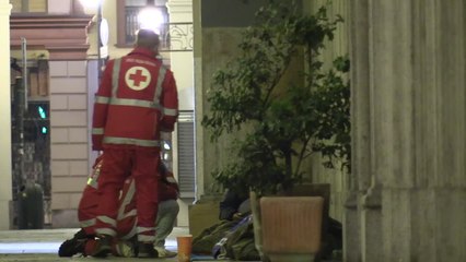 Descargar video: Emergenza freddo a Torino, una notte con la Croce rossa ad aiutare i senzatetto