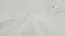 Yoğun kar yağışı nedeniyle kapanan köy yolları açılıyor