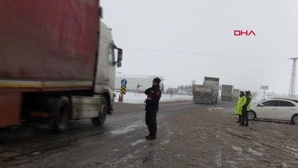 TRAFİĞE KAPANAN DİYARBAKIR-ŞANLIURFA KARA YOLU AÇILDI