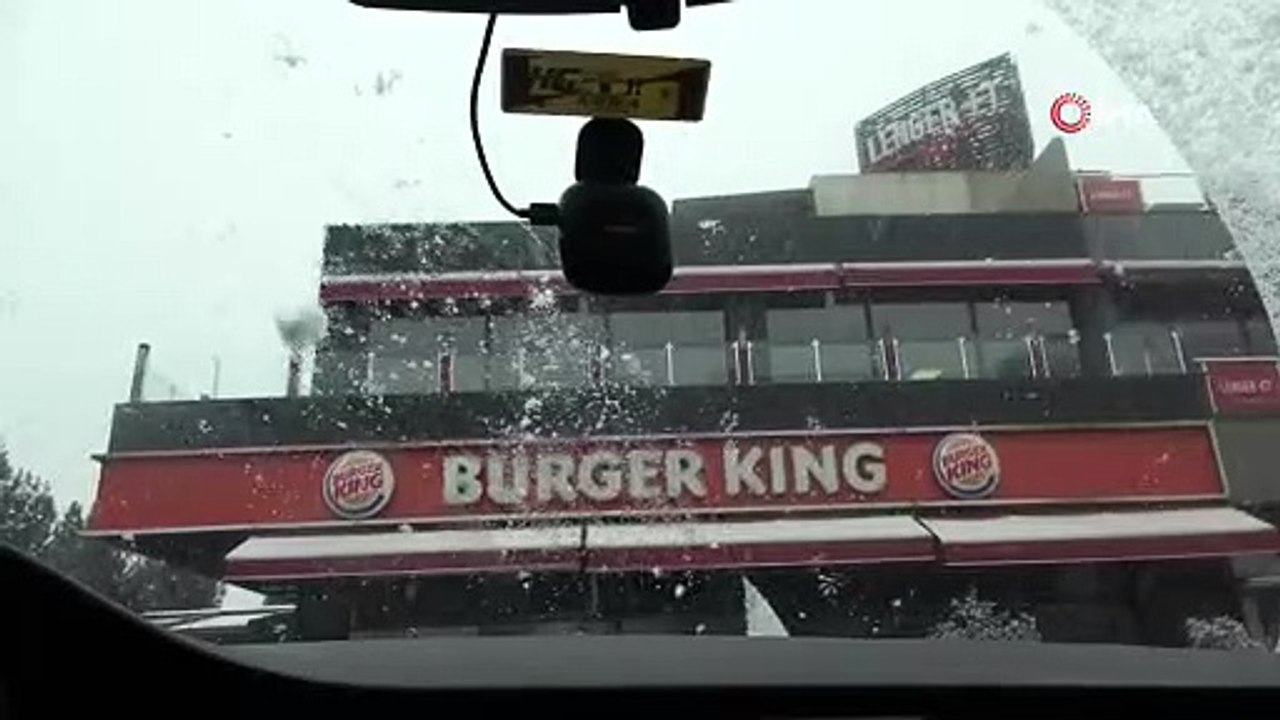 Diyarbakır’da beklenen kar, şehir beyaza büründü